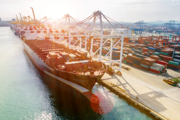 Vantagens do Transporte Marítimo Impulsionando o Comércio Global com Eficiência